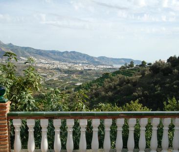 Beautiful Detached Villa With Bedrooms, Private Pool and Nice Views... - Photo 2