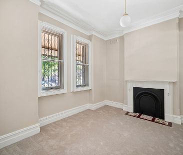 Charming two-bedroom home with potential third bed or office - Photo 3