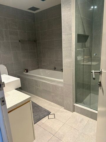 Glenelg North - Photo 3