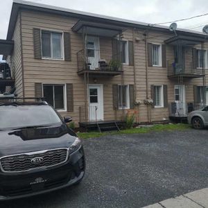 6 ½ à Cowansville sur Boul. des Vétérans (non inondable). - Photo 2