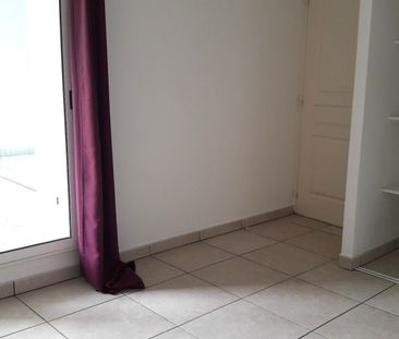Location Appartement 2 pièces 49m² ST DENIS 97400 - Photo 4