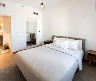 Upgraded | Furnished | High Floor | Ready To Move - Photo 1