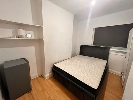 3 Bed Flat, Mundania Court, SE22 - Photo 4