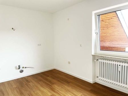 Sehr helle 3,5-Zimmer-Wohnung mit Balkon und Garage - Foto 5