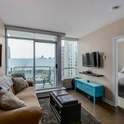 Centrally Located Bright & Cozy Vancouver Condo w/ Ocean View - Photo 4