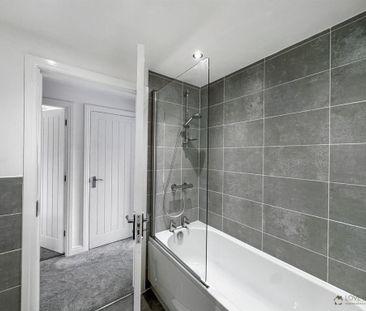 4 bedroom detached house to rent - Photo 2