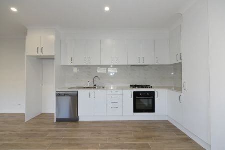 Well Appointed Flat in Great Bayswood Location - Photo 2