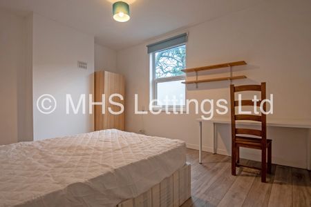 6 Bedroom End Terraced House for rent in Winfield Grove - Photo 3