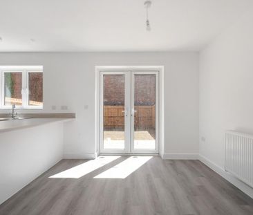 3 bedroom end of terrace house to rent - Photo 4