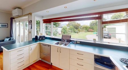 West End - 3 Bedrooms - Photo 3