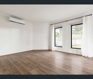 Spacious & Stylish Townhouse Living - Photo 1