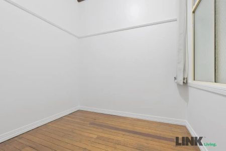 “Unfurnished 1 Bedroom Apartment in Heart of Brisbane” - Photo 2