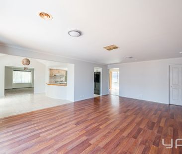 Large Family Home! - Photo 6