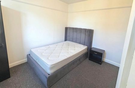 1 bedroom in a house share to rent - Photo 4