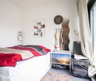 Direkt am Schmölderpark: Schickes DG-Appartement mit Einbauküche! - Photo 1