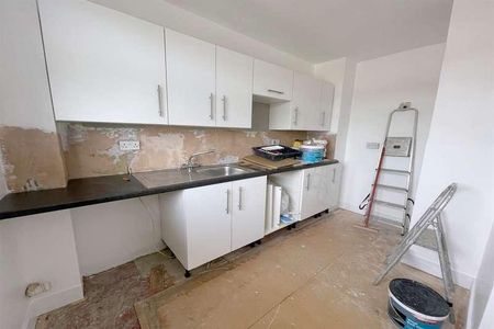 Sutton Avenue, Peacehaven, BN10 - Photo 4