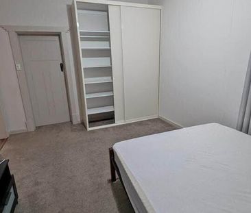 Elizabeth Grove - Photo 1