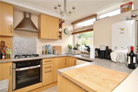 2 bedroom maisonette to rent - Photo 5