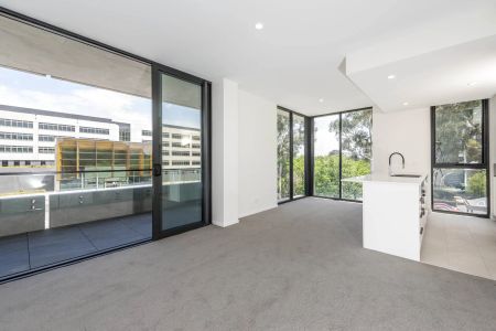 Two-Bedroom Apartment with Stunning Views - Photo 4