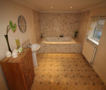 3 Bedroom Mid Terraced House - Photo 6