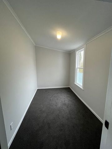 Character newly refurbish 3-Bedroom Home in Te Aro - Photo 4