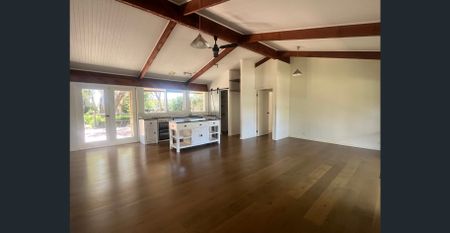 Beautiful 3-Bedroom Home with Studio & Mature Gardens - Photo 5