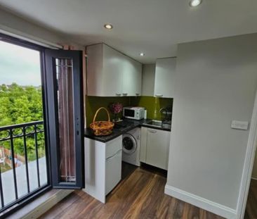 1 Bed Flat, London, IG3 - Photo 5