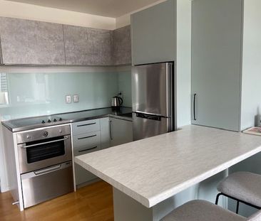 Lovely, Sunny 1 bedroom furnished apt. with views - Photo 3