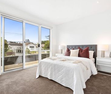 Spacious Family Home in Prime Frankston Location - Photo 5