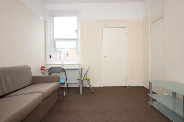 3 bedroom Student Flat to rent in Coniston Avenue, Jesmond, Newcastle upon Tyne, NE2 - Photo 1