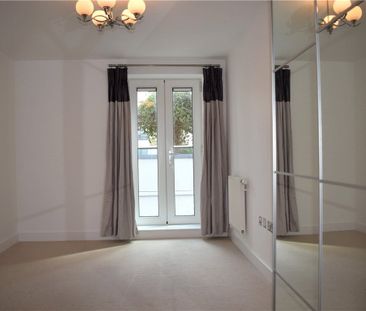 2 double bedroom executive apartment in the sought after Park Way d... - Photo 3