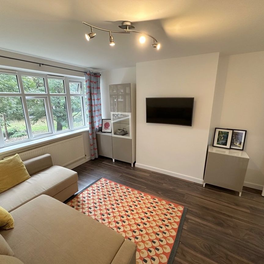 1 Bed Flat, Harling Court, SW11 - Photo 1