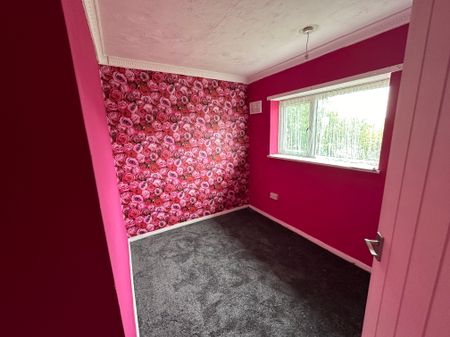3 bed Terraced in Nethan Drive , Aveley, RM15 4RH - Photo 3