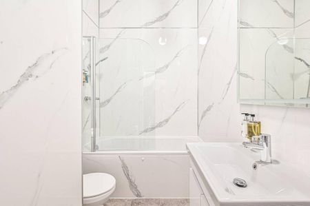 4 bedroom flat to rent - Photo 3