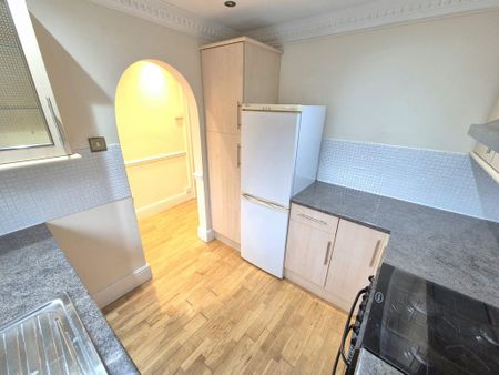 2 bedroom end of terrace house to rent - Photo 2