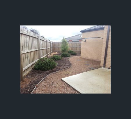 37 Morgan Crescent, Werribee, Vic 3030 - Photo 3