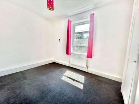 Cleveland Street, Colne - Photo 3