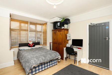 1 bedroom in a house share to rent - Photo 2