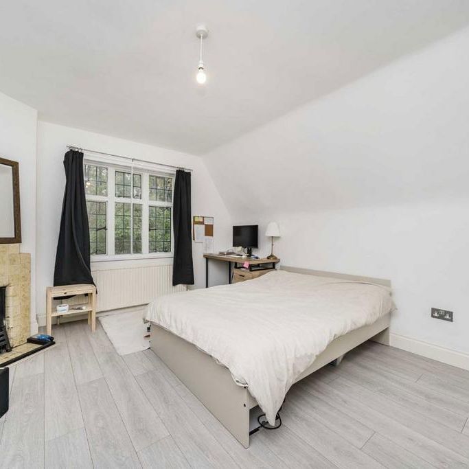 3 bedroom flat to rent - Photo 1