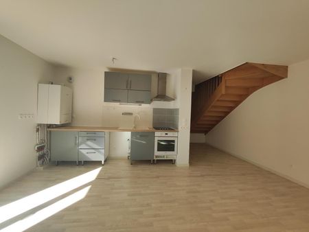 Location Appartement 4 pièces 79m² ST BENOIT 86280 - Photo 3