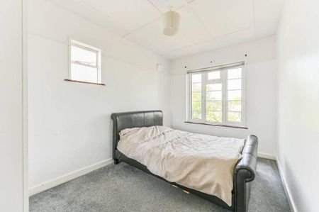3 bedroom flat to rent - Photo 4