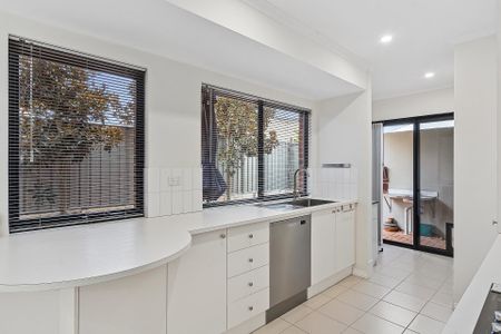 28/1 Mariners Cove Drive, Dudley Park. - Photo 5