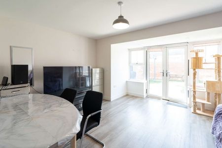 Whitelands Way, Bicester, Oxfordshire, OX26 - Photo 2