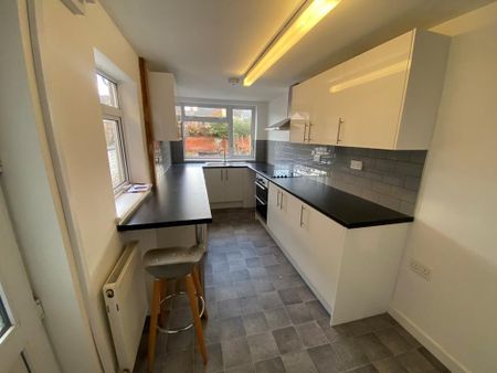 2 bedroom terraced house to rent - Photo 3