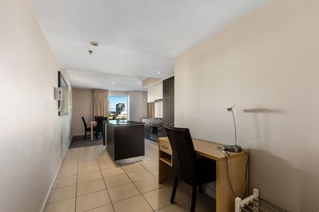 Stylish 2-Bedroom Apartment - City Views, Comfort & Convenience at Its Best! - Photo 4