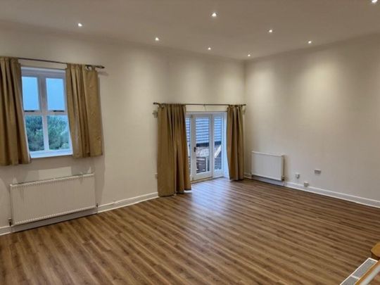 3 bedroom semi-detached bungalow to rent - Photo 1