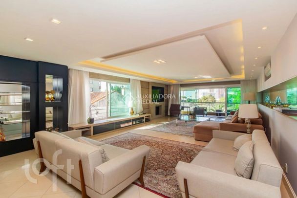 Apartamento com 3 quartos e 271m² para alugar em Três Figueiras, Porto Alegre. - Photo 1