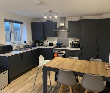 3 bedroom semi-detached house to rent - Photo 5