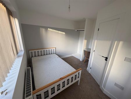 Wike Gate Road, Doncaster, Thorne - Photo 2