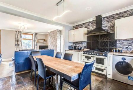 4 bedroom property to rent - Photo 3